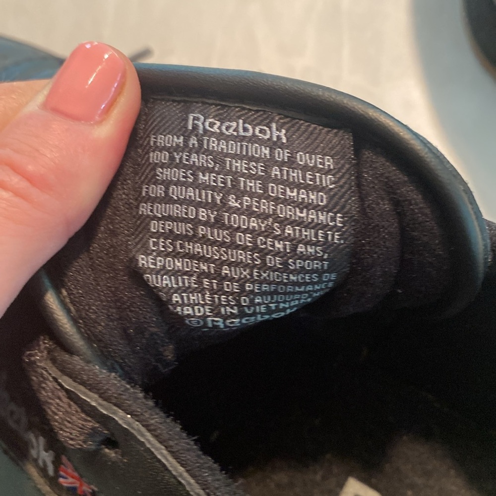 REEBOK Men’s Classic Black Leather Shoes - Picture 6 of 8